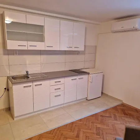 Studio Apartman شقة *
